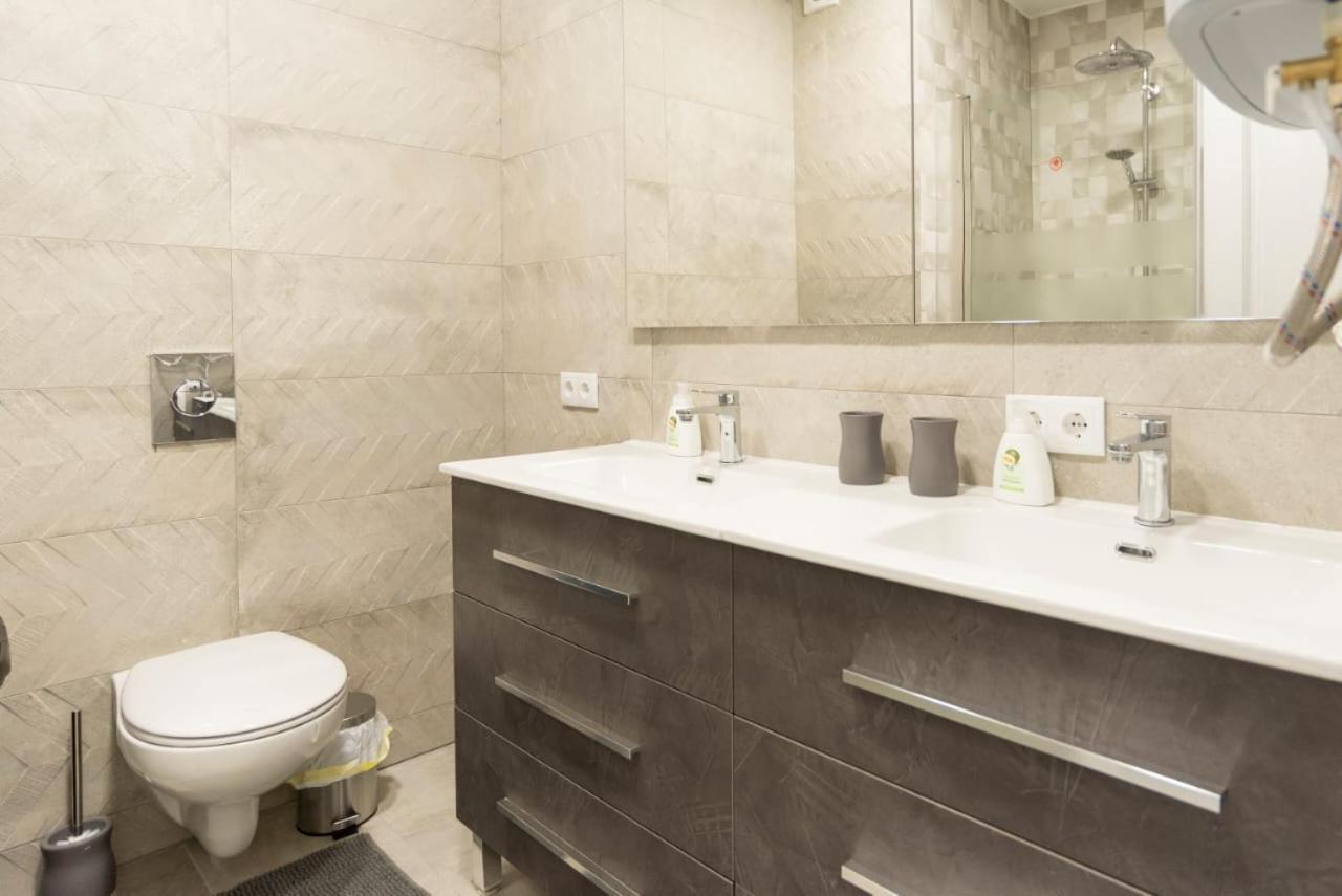 Dream House Rooms Malaga - Habitacion En El Apartemento Bagian luar foto